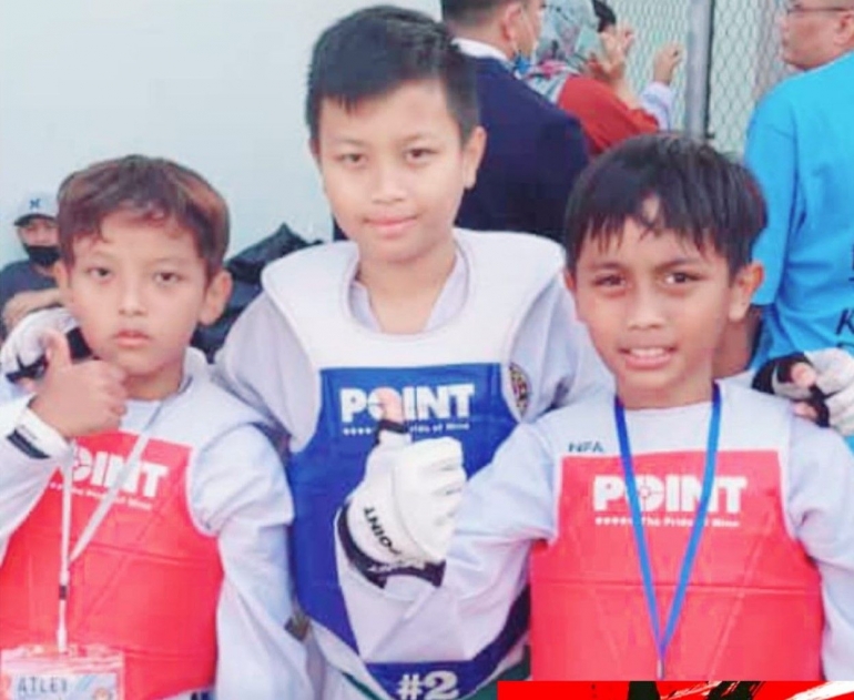 Arvand (kiri), Stevan (tengah), dan Naufal. Atlet taekwondo dari Pazzer. Dokpri