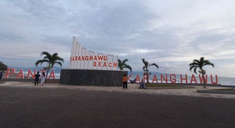 Pantai Karang Hawu Kini, Lebih Menarik dan Instagramable (sumber foto: Tribun Jabar via Kompas.com)