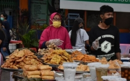Penjual gorengan saat bulan Ramadan. (Foto Kompas.com)