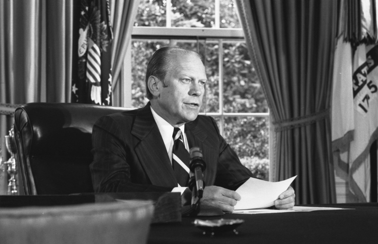 Presiden Amerika Serikat Gerald Ford di Ruang Oval, White House | Sumber Gambar: fordlibrarymuseum