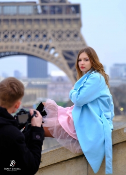 Spot favorit para fotografer dan modelnya berada di tangga menuju Taman Trocadero. Sumber: dokumentasi pribadi