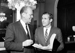 Anggota Kongress Donald Rumsfeld bersama Anggota Kongress Gerald Ford | Sumber Photo: Ford Library