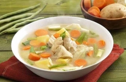 Sop ayam. Foto: resepistimewa.com