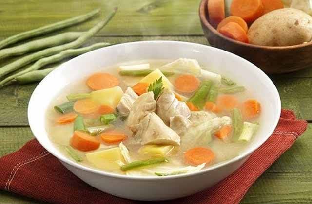 Sop ayam. Foto: resepistimewa.com