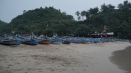 Perahu Nelayan Berjejer Di Pantai Ngrenehan