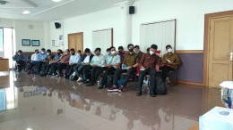 Pegawai baru Universitas Muhammadiyah Purwokerto menunggu untuk pembekalan pegawai baru di Ruang Sidang Lantai 2 UMP (Dokpri)