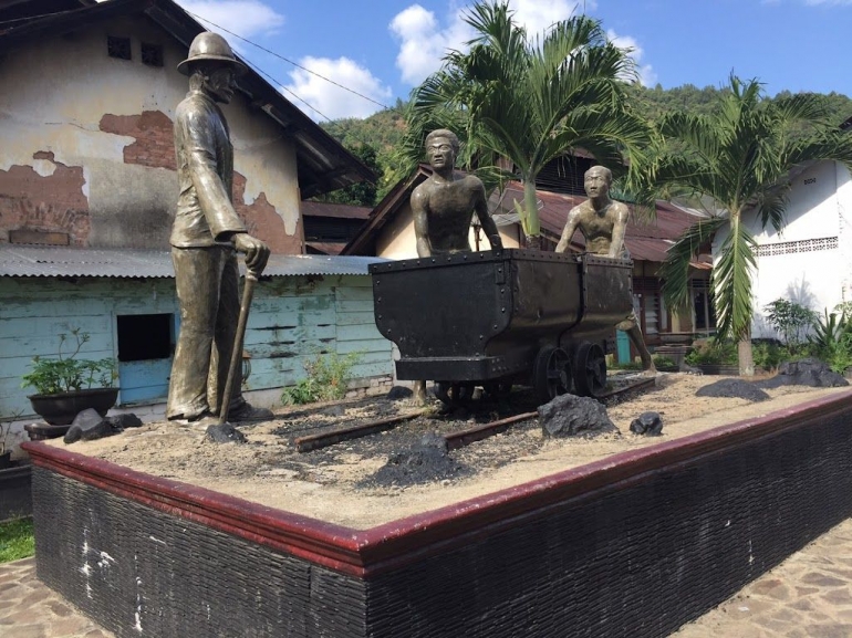 Image: Monumen Mbah Soero dan Buruh Paksa Pertambangan Batubara (by Merza Gamal)