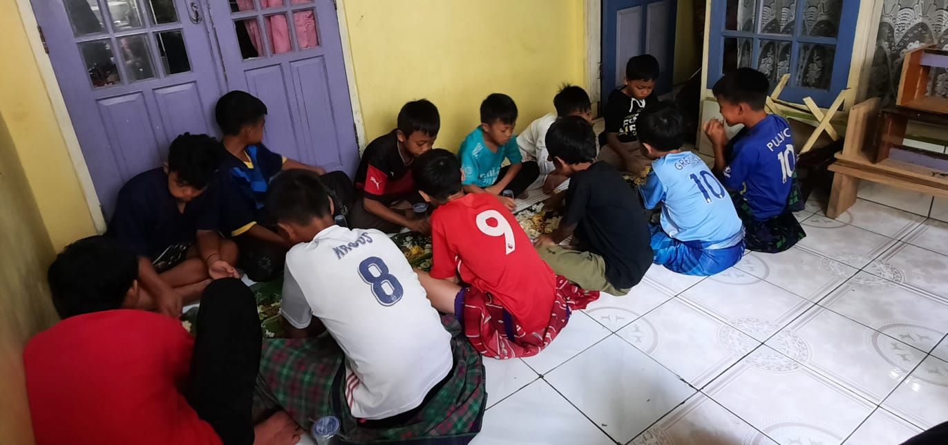 Botram anak-anak pengajian (sumber foto: dokumentasi pribadi)