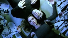 Requiem For A Dream (2000), adalah film yang membahas mengenai adiksi (https://wallpaperaccess.comrequiem-for-a-dream#google_vignette)