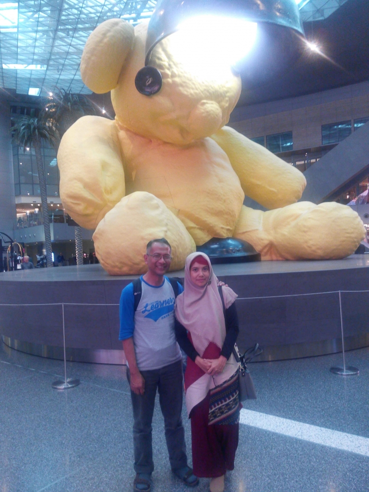 The Lamp Bear di Hamad International Airport, Doha, Qatar. Foto: Dokumen Pribadi.