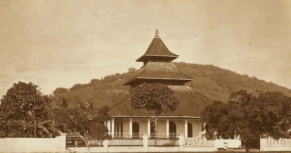 Image: Masjid Agung Sumedang dibangun tahun 1850 oleh Pangeran Soegih (by Merza Gamal)