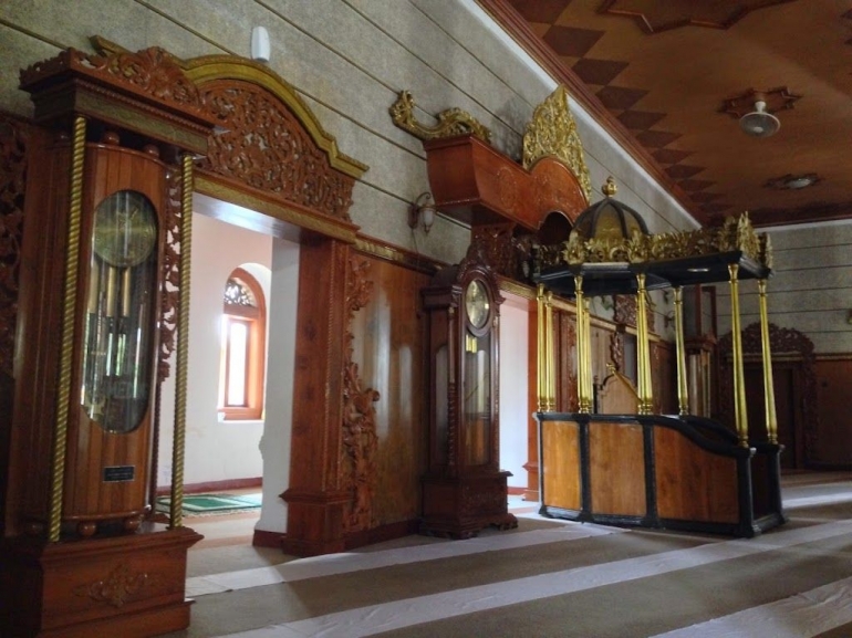 Image: Mimbar Masjid Agung Sumedang antiksesuai dengan aslinya (by Merza Gamal)