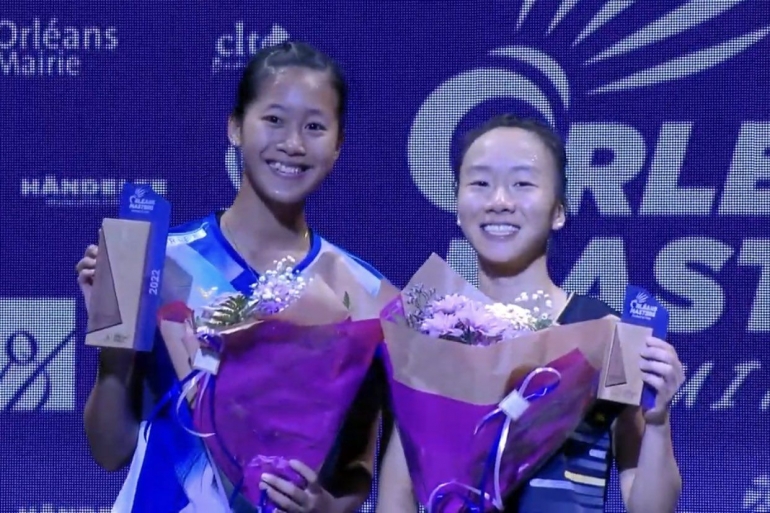 Putri KW dan Iris Wang (kanan) di podium Orleans Masters 2022: https://twitter.com/BadmintonTalk