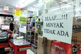 Pasokan minyak goreng yang sempat kosong di salah satu toko di Jakarta, bulan Maret 2022 lalu. Sumber : Kompas.com