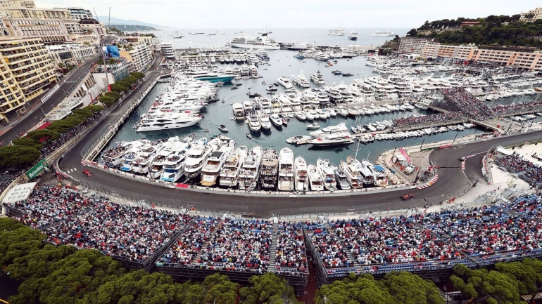 Ribuan Penonton Memadati Sirkuit Monaco (formula1.com)