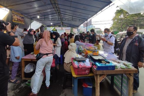 Berjualan aneka santapan berbuka puasa , Sumber : kompas.com.