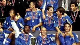 potret Chelsea menjuarai UEFA Super Cup 1998 (skysports.com) 