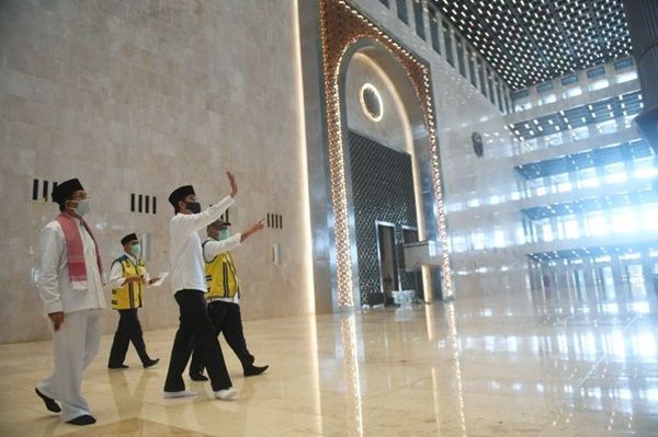 Presiden Joko Widodo tengah meninjau Masjid Istiqlal (Sumber: antara melalui mediaindonesia.com)