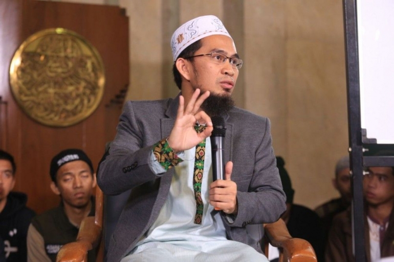 Ustad Adi Hidayat dalam Sebuah Kajian (Sumber foto: pikiranrakyat.com)