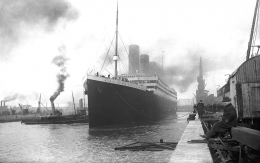 Titanic di pelabuhan Southampton sebelum berlayar menuju New York. Sumber: www.liners.dk / wikimedia