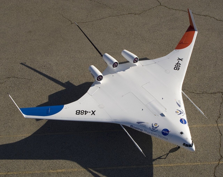 Ilustrasi Pesawat Model BWB (foto : NASA/Tony Landis via Wikimedia Commons)