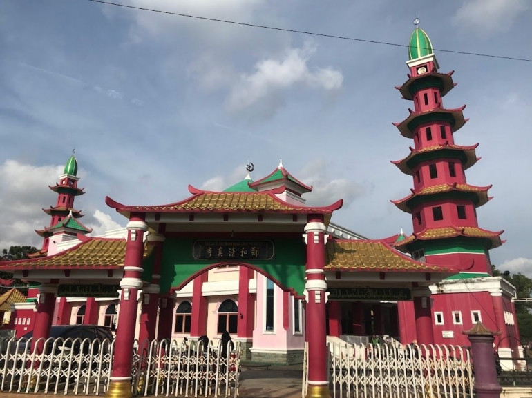 Image: Tampak depan Masjid CengHo Palembang (by Merza Gamal)