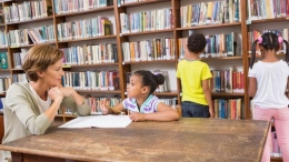 Perpustakaan sekolah dan koleksinya, tempat siswa menggali ilmu (Sumber gambar: edutopia.org). 