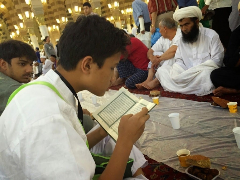 Image: Memperbanyak membaca Al Quran pada Ramadhan (pjoto by Merza Gamal)