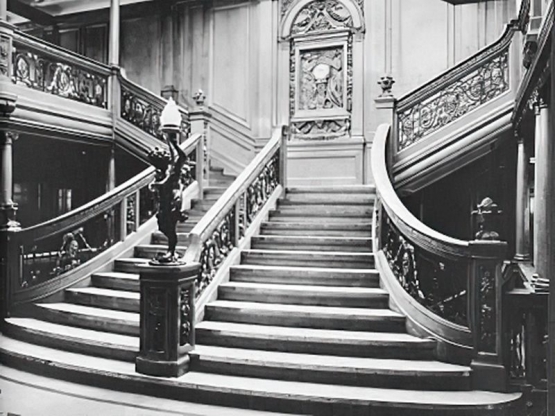 Titanic Grand Staircase yang indah. Sumber: www.ultimatetitanic.com