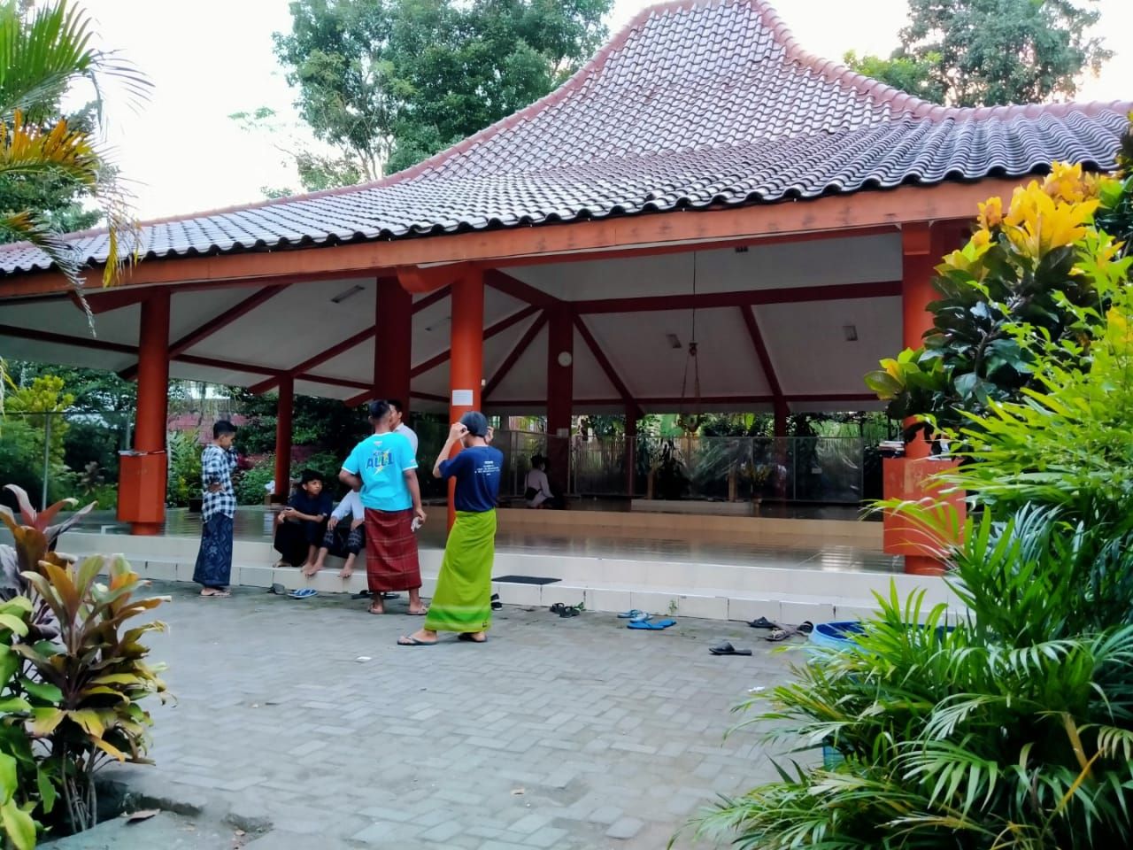 Dokpri : makam KH. Mufid Mas'ud