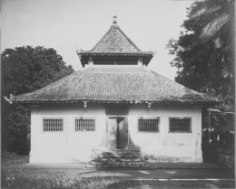 Bentuk Masjid Jami Angke di tahun 1900-1940 (Sumber: Wikipedia)