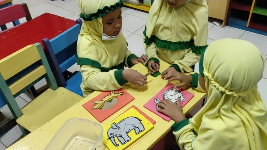 Bermain Sambil Belajar Melalui Permainan Puzzle Untuk Anak Usia Dini ...