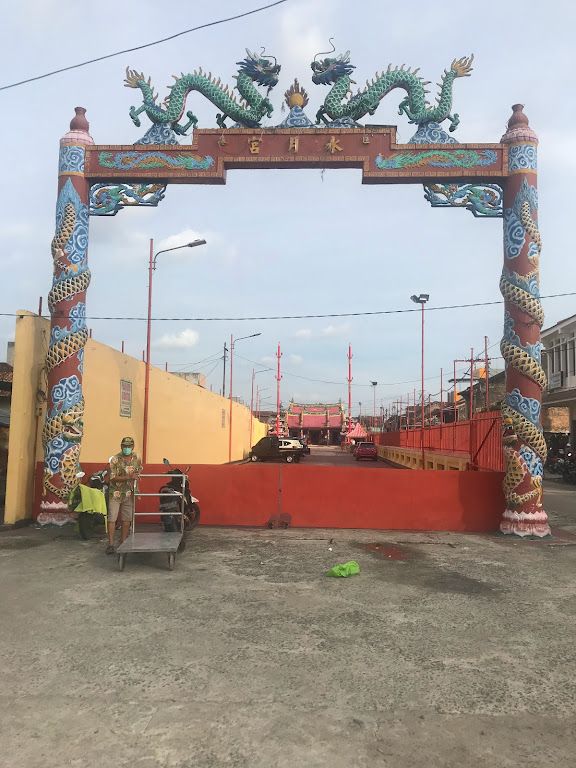 Image: untuk menghormati leluhur mereka yang Muslim, tidak dibolehkan untuk menyajikan persembahan binatang yang diharamkan di agama Islam