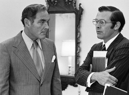 Jenderal Alexander Haig dan Donald Rumsfeld, dua figur yang memiliki peran penting dalam  karir politik Ford | Sumber Gambar: Getty Images