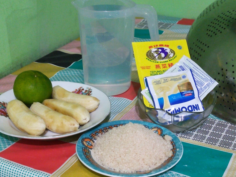 Bahan membuat Puding Pisang Jeruk | Foto: Siti Nazarotin