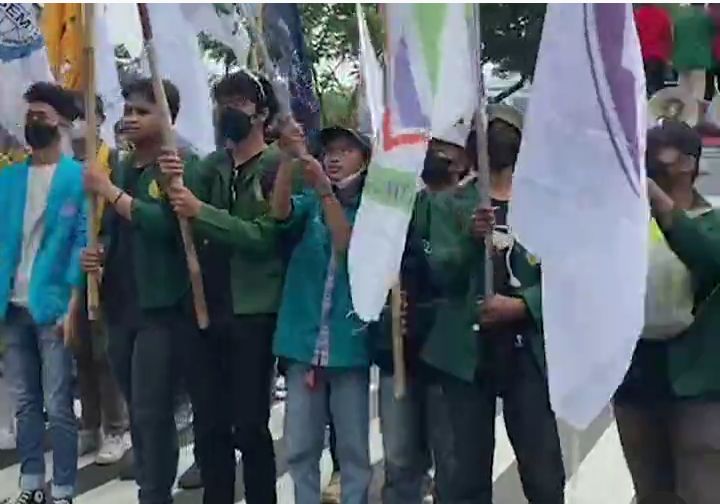 Demo mahasiswa di DPR 11 April 2022 (IG bem_si)