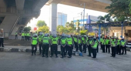 Persiapan Pengamanan Aksi Demonstrasi Oleh Aparat Kepolisian. (Makassar, 04 April 2022)