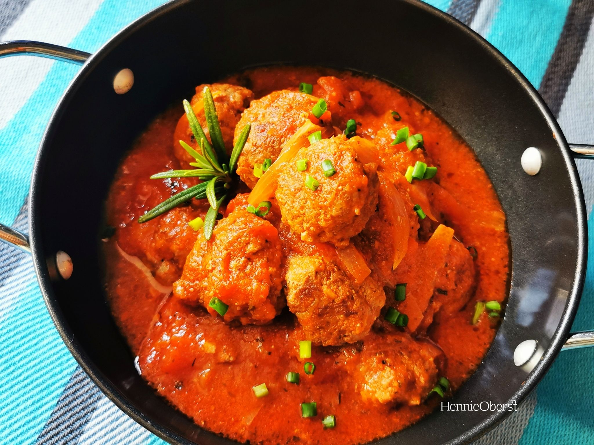 Albondigas saus tomat dari Spanyol | foto: HennieOberst—