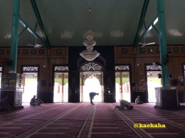 Shalat di Masjid Jami Banjarmasin | @kaekaha