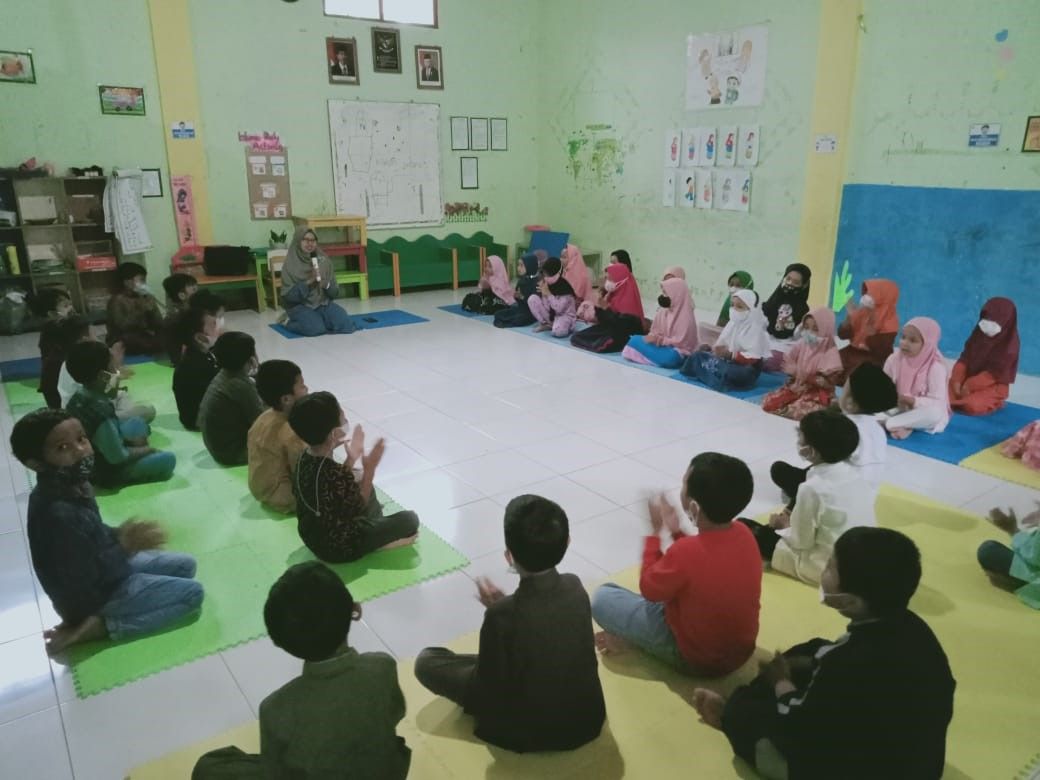 Suasana doa Bersama dengan teman-teman. Dok: TKIT Rsh Salaman Magelang