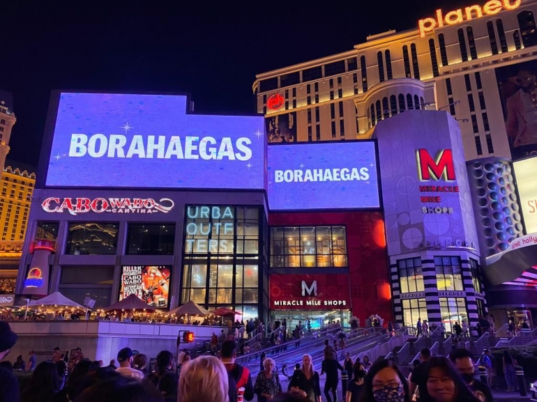 Kota Las Vegas Dipenuhi Lampu Ungu. Foto : Twitter (@jjwangf)