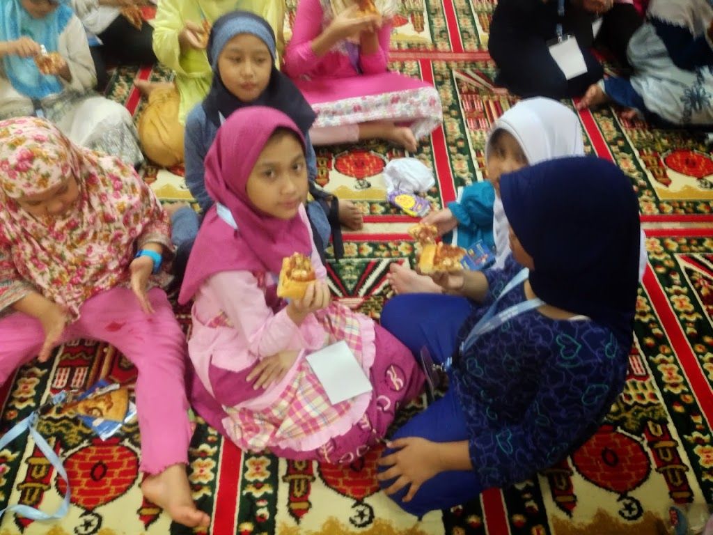 Image:Si bungsu Vimel, juga dari kecil sudah ikut itikaf di Masjid saat 10 hari akhir Ramadhan (dokpri)