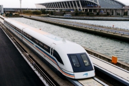 Gambar 1. Kereta maglev. Sumber: kompas.com