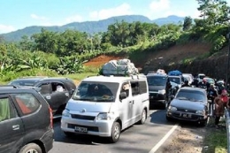 Padatnya lalulintas saat mudik lebaran. Berikut 3 Kiat agar mudik lebaran tidak dianggap pamer. Foto by otomotif.net. 