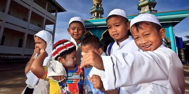 Keceriaan anak-anak jelang beribadah. Sumber foto: dream.co.id