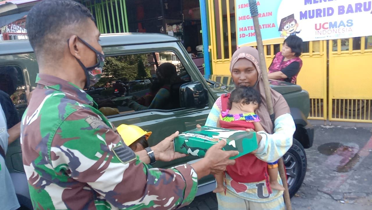 Kodim 1408/MKS berbagi Takjil ke Panti Asuhan dan Warga di Kota Makassar dan sekitarnya,Rabu (13/4/) - Dokpri