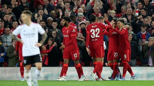 Para pemain Liverpool merayakan kemenangan.Foto:Phil Noble/REUTERS/detik.com