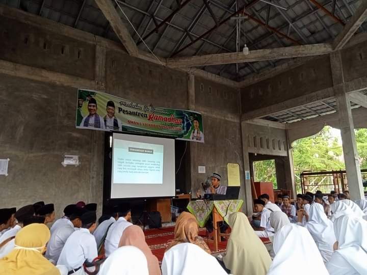 Salah satu kegiatan Pesantren Ramadhan di mushalla sekolah di Padang Pariaman. (foto dok damanhuri)