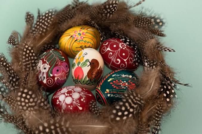 Foto telur paskah yang telah dihiasi sedemikian rupa sehingga memiliki nilai estetika | (aset: kompas.com)