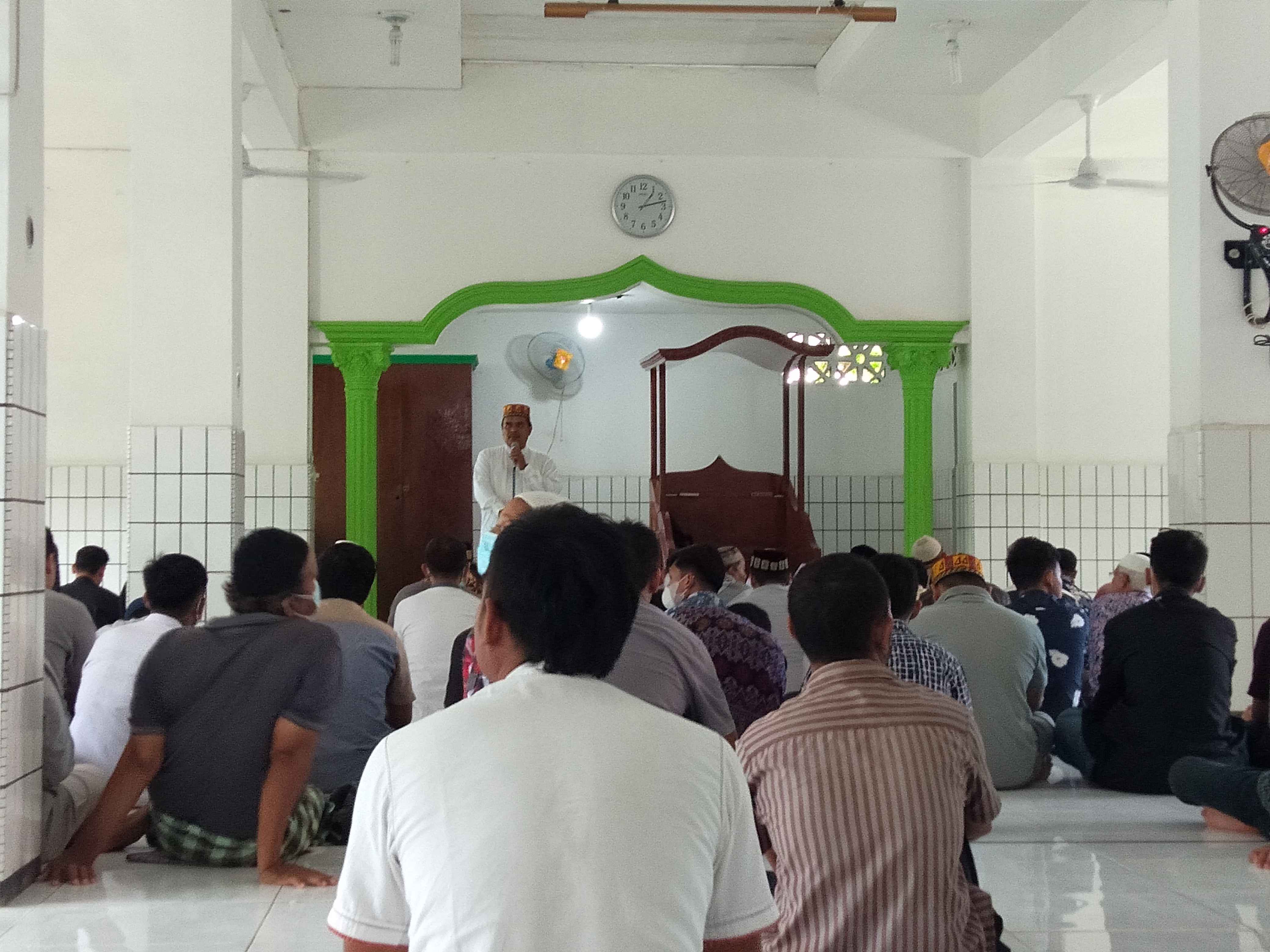 Ketua DPW LDII Aceh mengisi ceramah usai shalat Jum'at. Foto: Istimewa